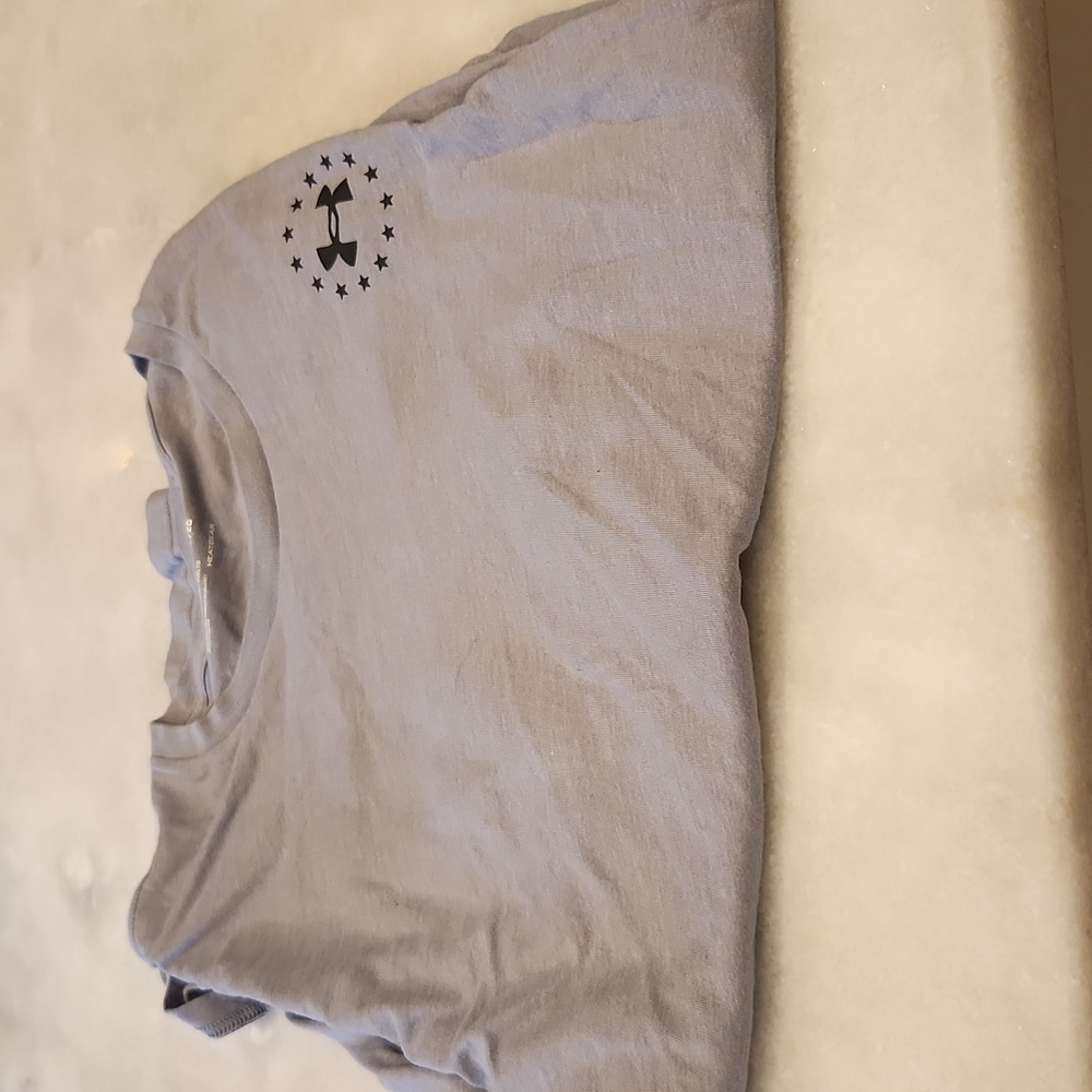 Men's under Armour freedom shirt in grey
